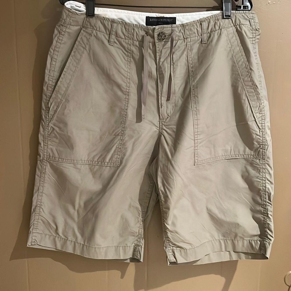 Banana Republic Men’s Shorts in Taupe Color Sz 36